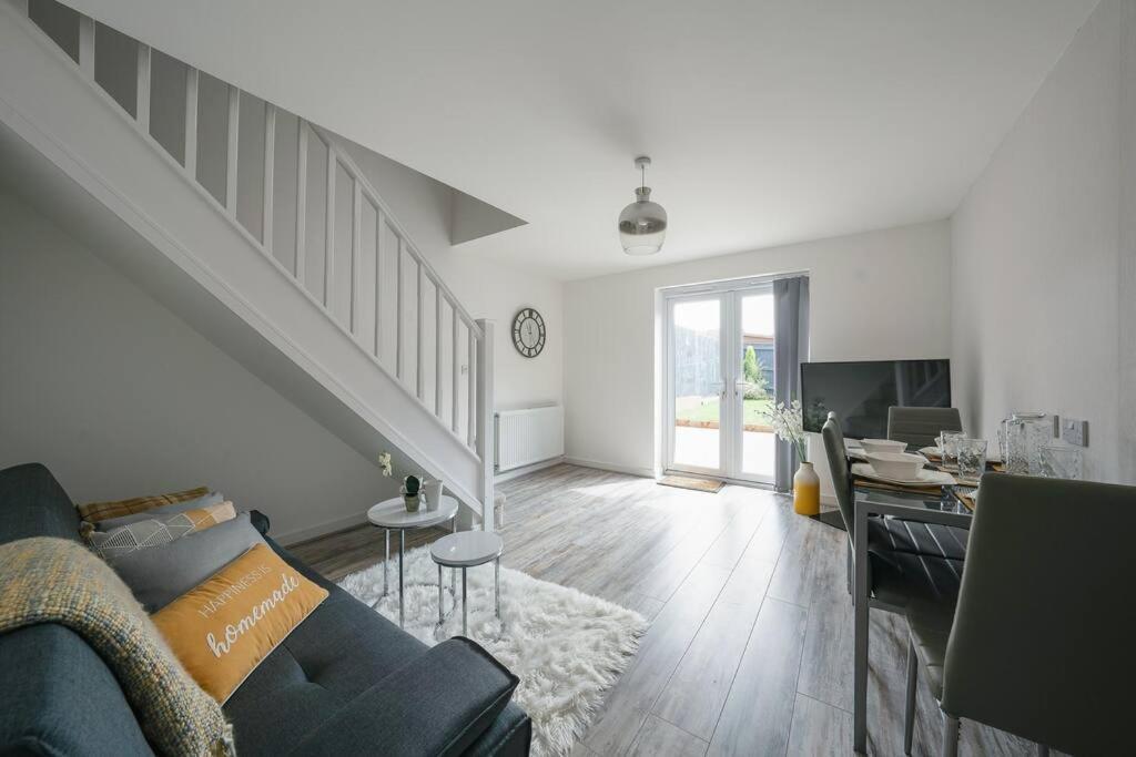 Stylish 2-Bed Home - For Company Contractor And Leisure Stays - Nec, Airport, Hs2, Contractors, Resort World Birmingham Exterior foto