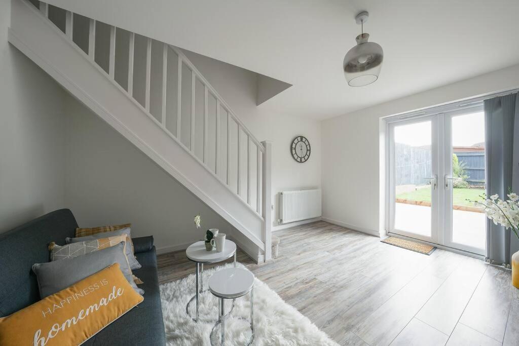 Stylish 2-Bed Home - For Company Contractor And Leisure Stays - Nec, Airport, Hs2, Contractors, Resort World Birmingham Exterior foto
