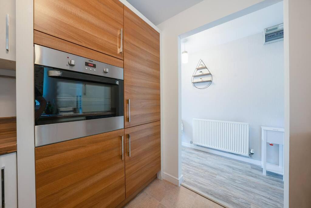 Stylish 2-Bed Home - For Company Contractor And Leisure Stays - Nec, Airport, Hs2, Contractors, Resort World Birmingham Exterior foto