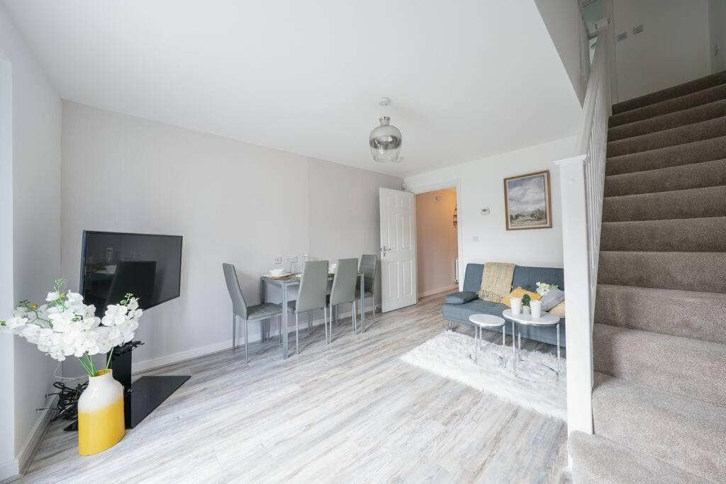 Stylish 2-Bed Home - For Company Contractor And Leisure Stays - Nec, Airport, Hs2, Contractors, Resort World Birmingham Exterior foto