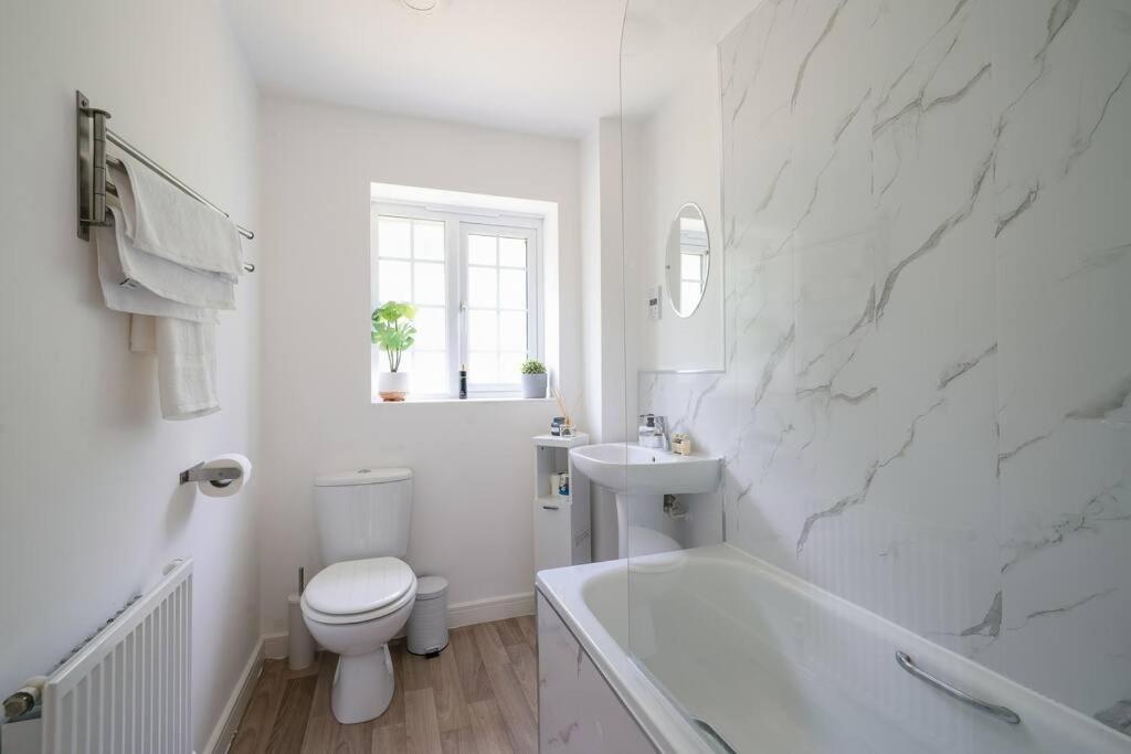Stylish 2-Bed Home - For Company Contractor And Leisure Stays - Nec, Airport, Hs2, Contractors, Resort World Birmingham Exterior foto