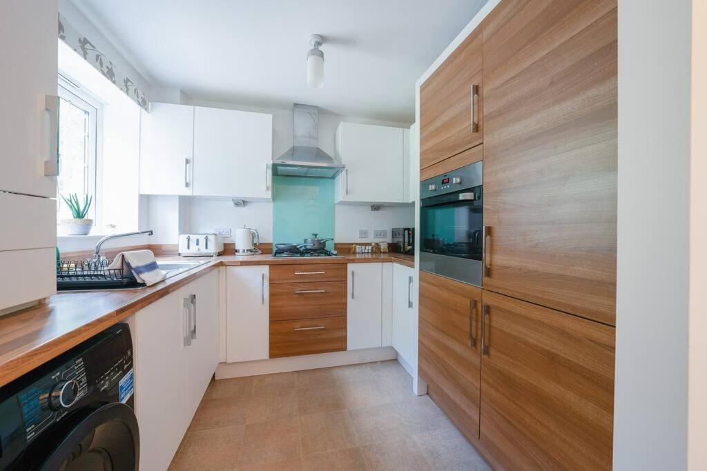 Stylish 2-Bed Home - For Company Contractor And Leisure Stays - Nec, Airport, Hs2, Contractors, Resort World Birmingham Exterior foto