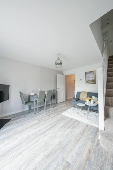 Stylish 2-Bed Home - For Company Contractor And Leisure Stays - Nec, Airport, Hs2, Contractors, Resort World Birmingham Exterior foto